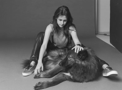 Kristen Stewart mit einem Hund